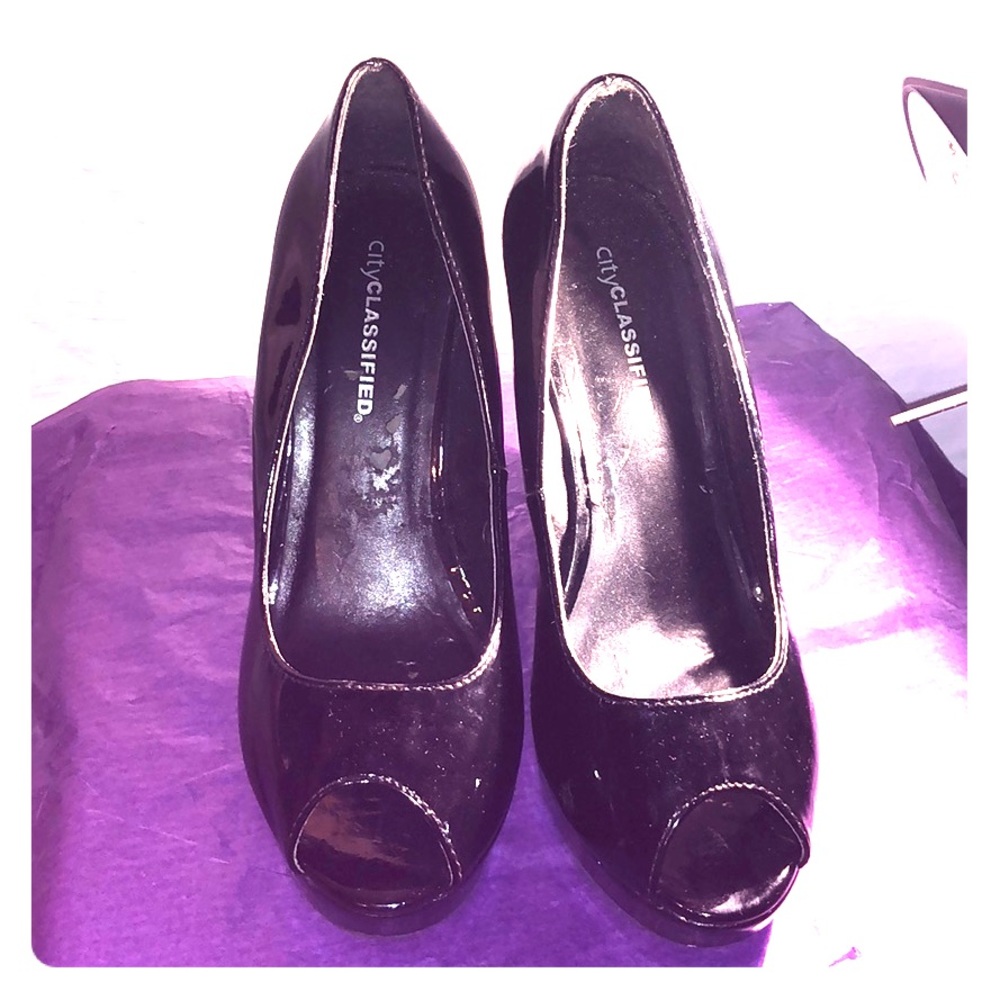 8-1/2 or 9 black patent wedge shoes
